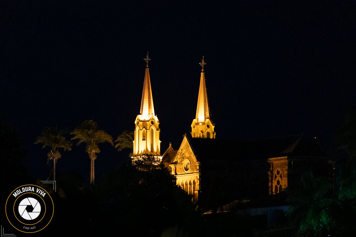 Torres iluminadas da Igreja Matriz de Uberaba - MG