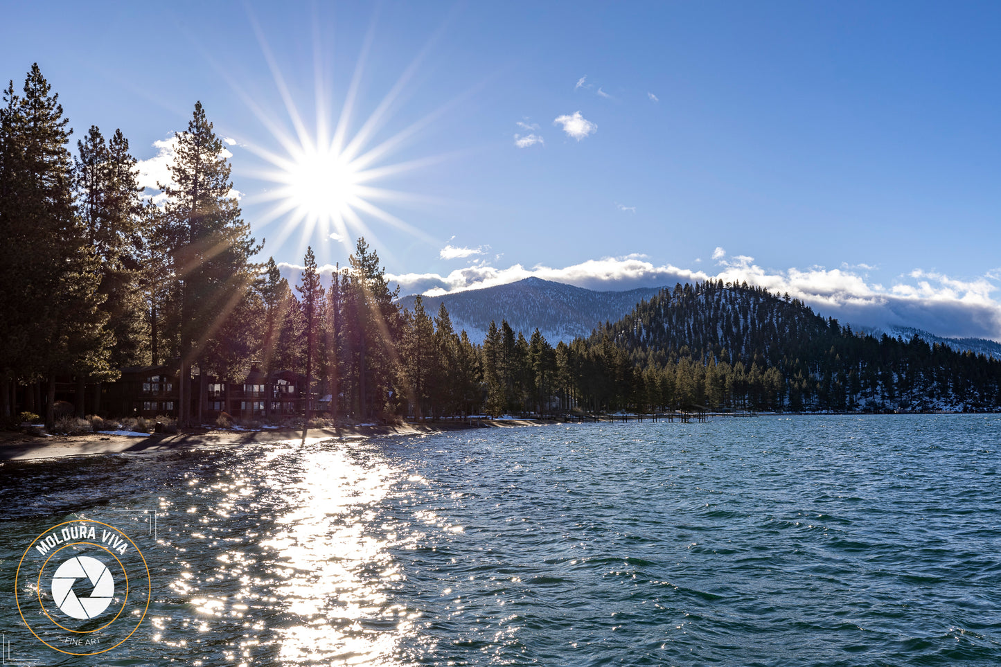 O Sol no Amanhecer no Lago Tahoe - EUA
