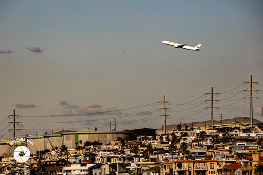 Decolagem nas Montanhas de Los Angeles