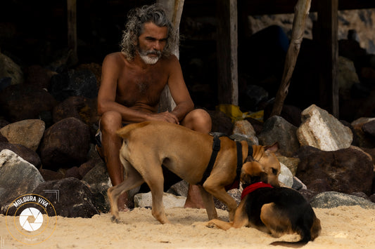 Caiçara e seus Cães em Praia de Natal - RN