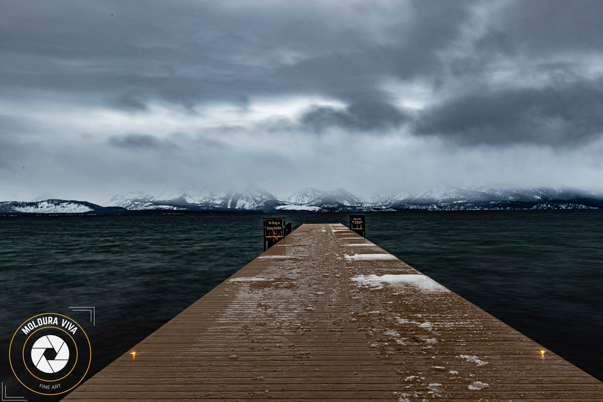 Corredor de Pier com gelo em Lake Tahoe - EUA