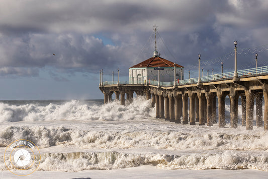 Mar agitado no Pier Manhattan Los Angeles - CA