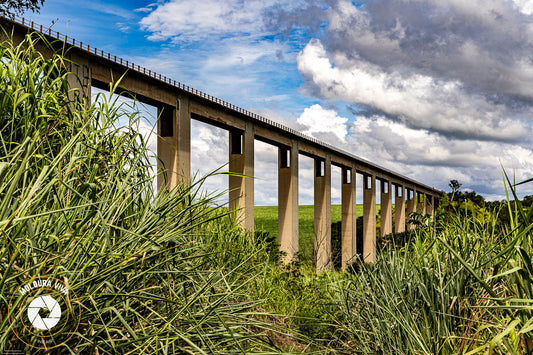 Lateral de Ponte sobre Linha Férrea - SP