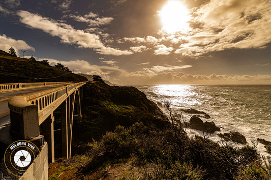 Alvorecer sobre Ponte de Arcos na Highway 1CA - EUA